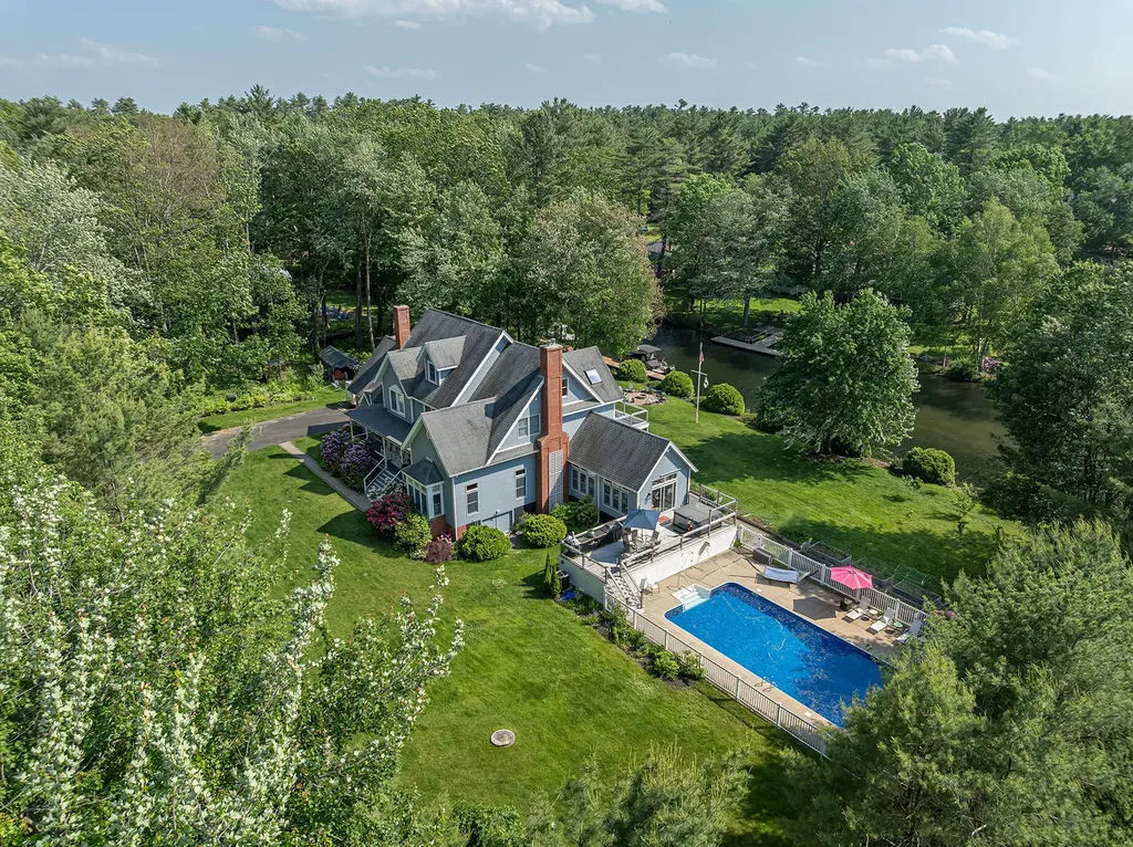 12 Bayview Drive Raymond ME 04071