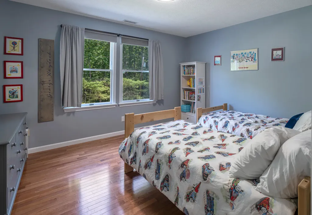 12 Bayview Drive Raymond ME 04071