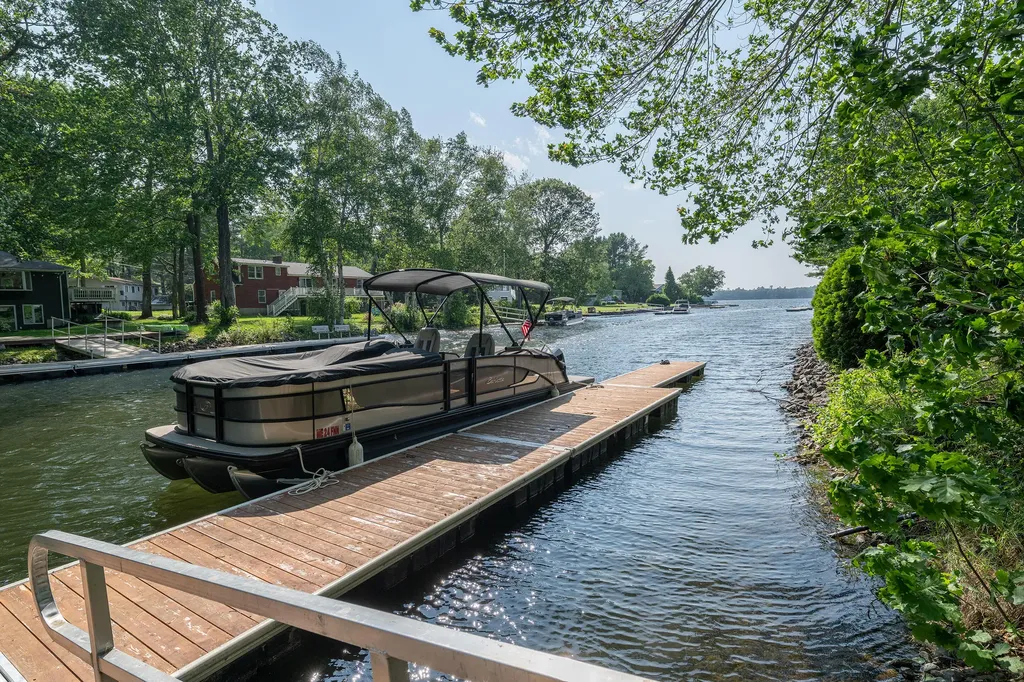 12 Bayview Drive Raymond ME 04071