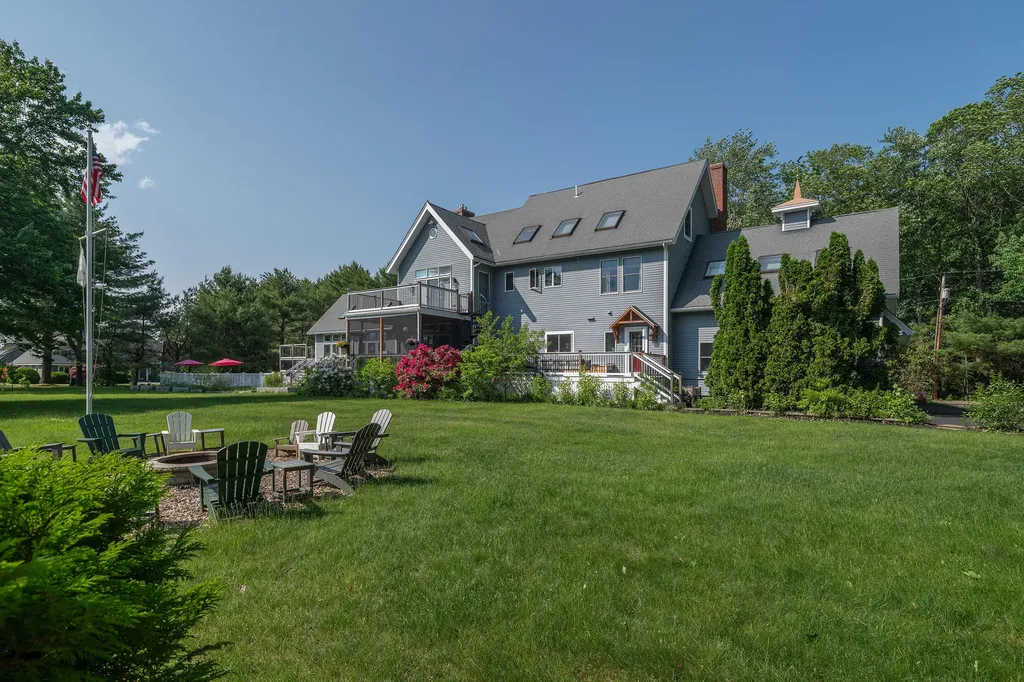 12 Bayview Drive Raymond ME 04071