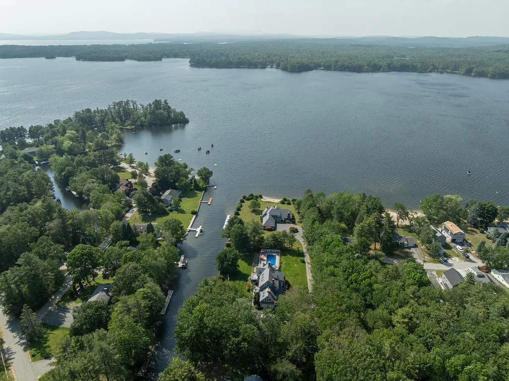 12 Bayview Drive Raymond ME 04071