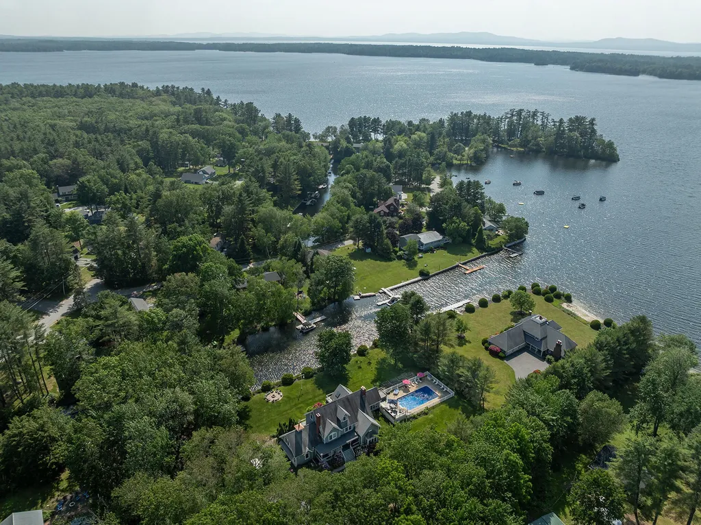 12 Bayview Drive Raymond ME 04071