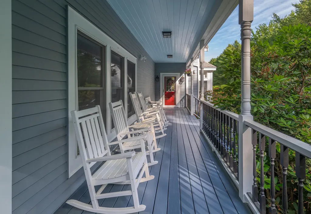 12 Bayview Drive Raymond ME 04071