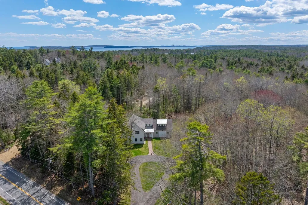 124 Flying Point Road Freeport ME 04032