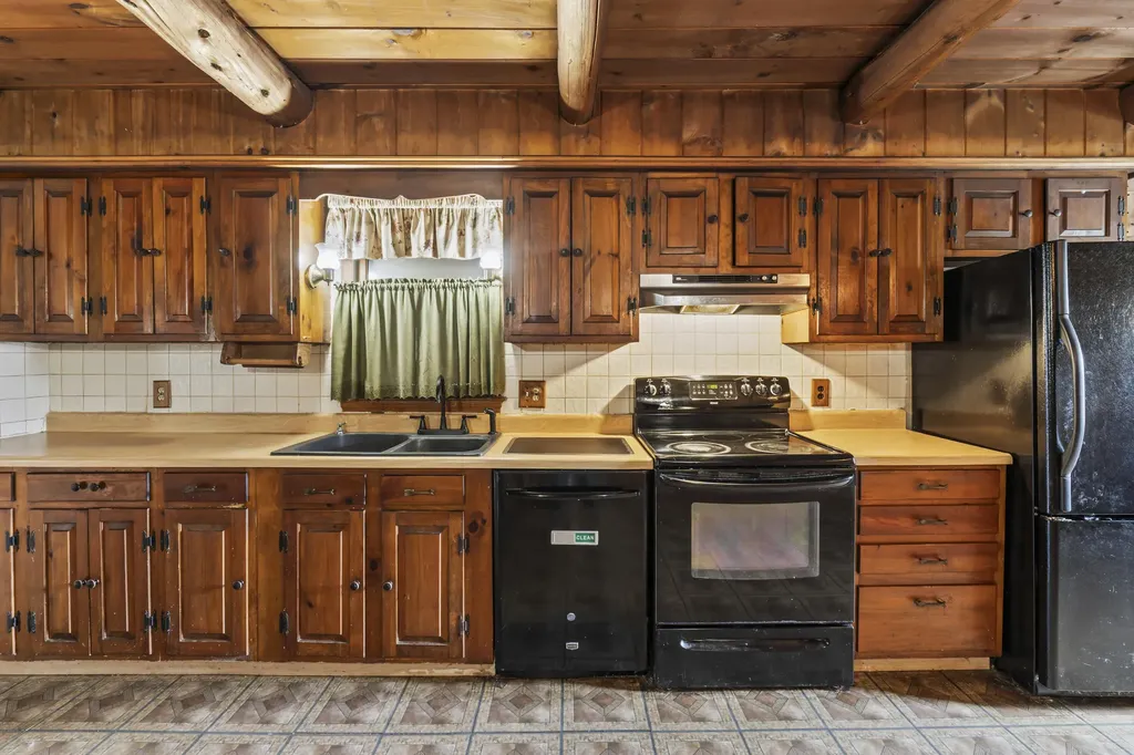 8 Bickford Drive Fairfield ME 04937