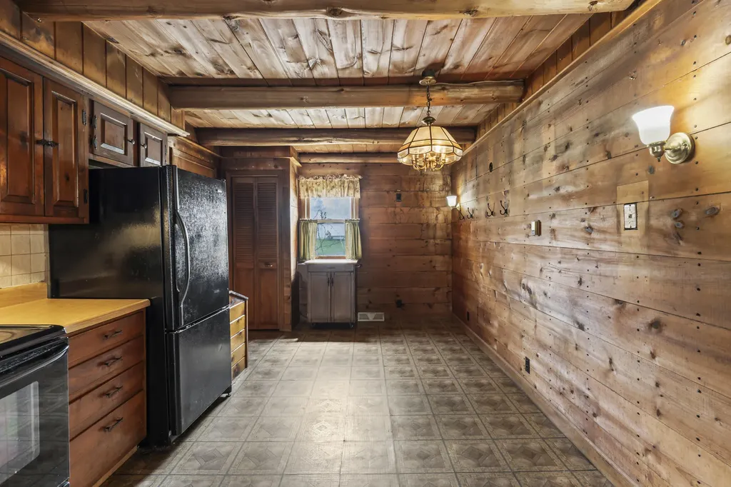 8 Bickford Drive Fairfield ME 04937