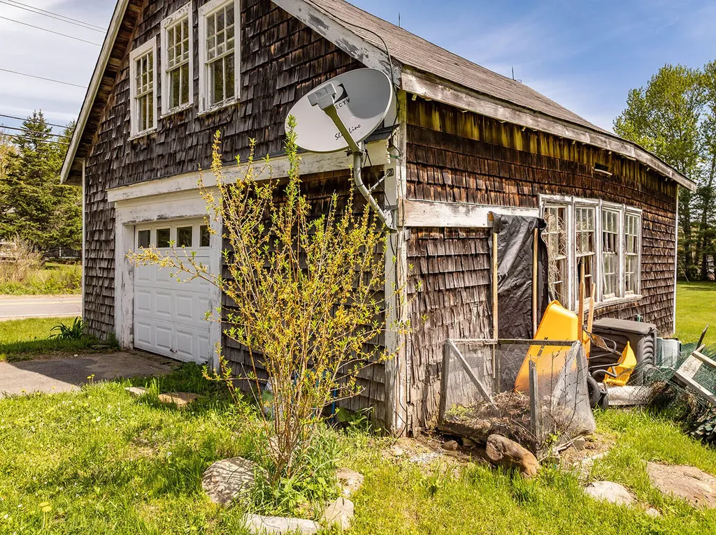 304 Beach Road Lincolnville ME 04849
