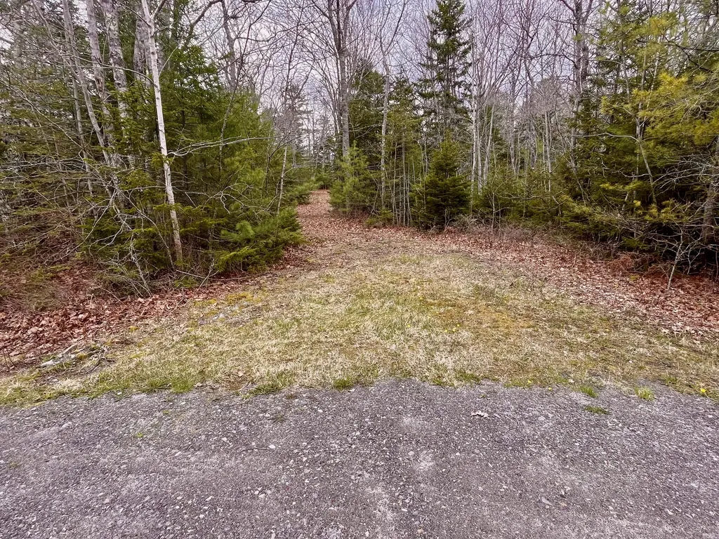 92L Russell Road Bristol ME 04541