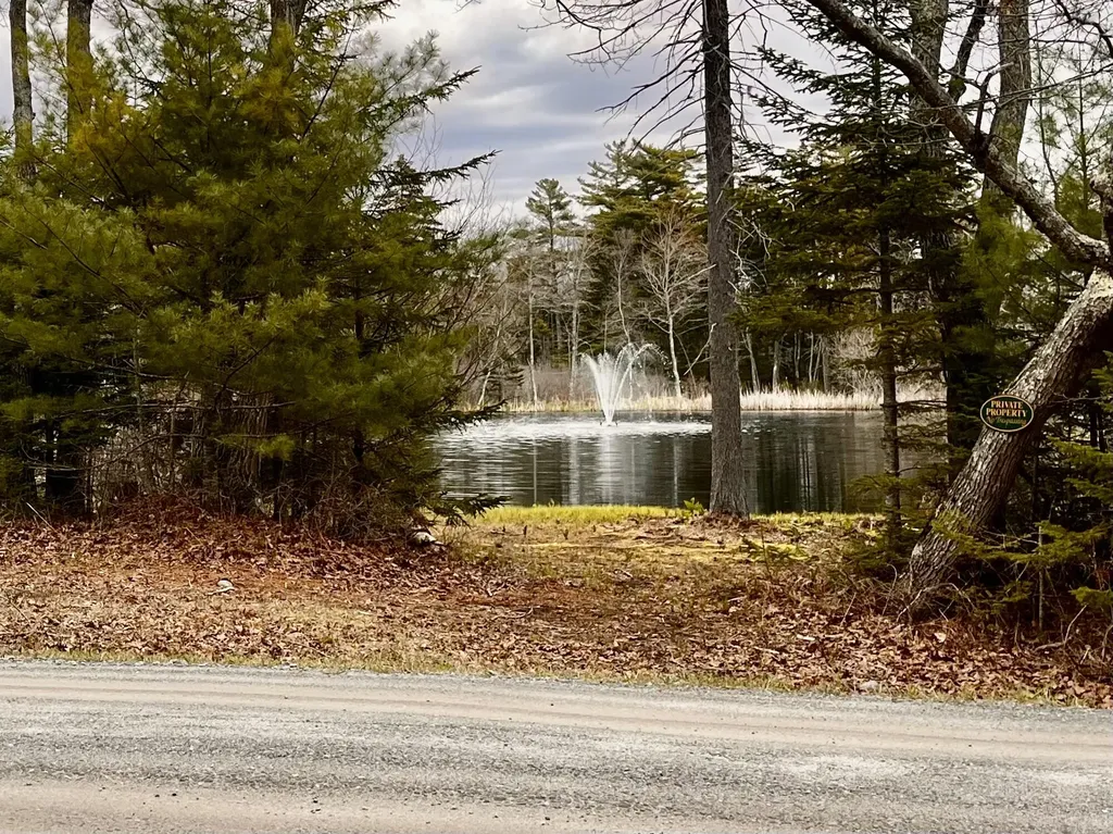 92L Russell Road Bristol ME 04541