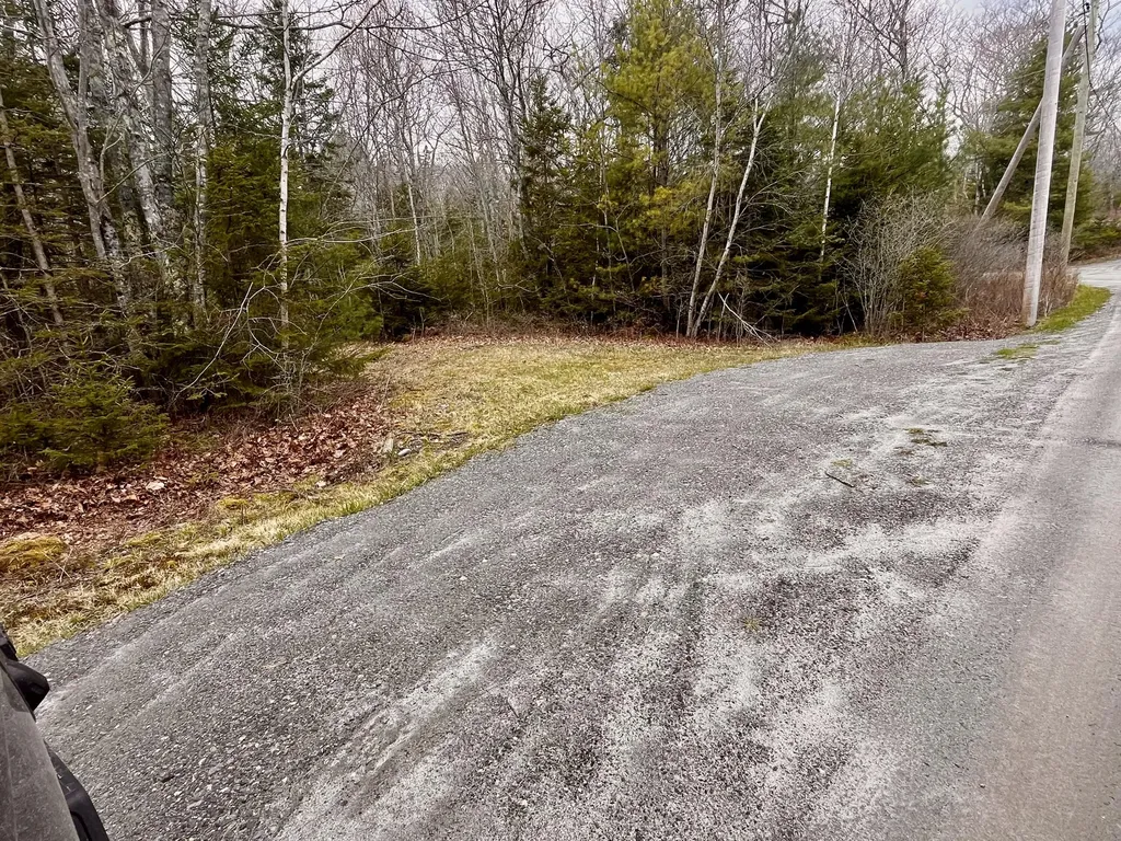 92L Russell Road Bristol ME 04541