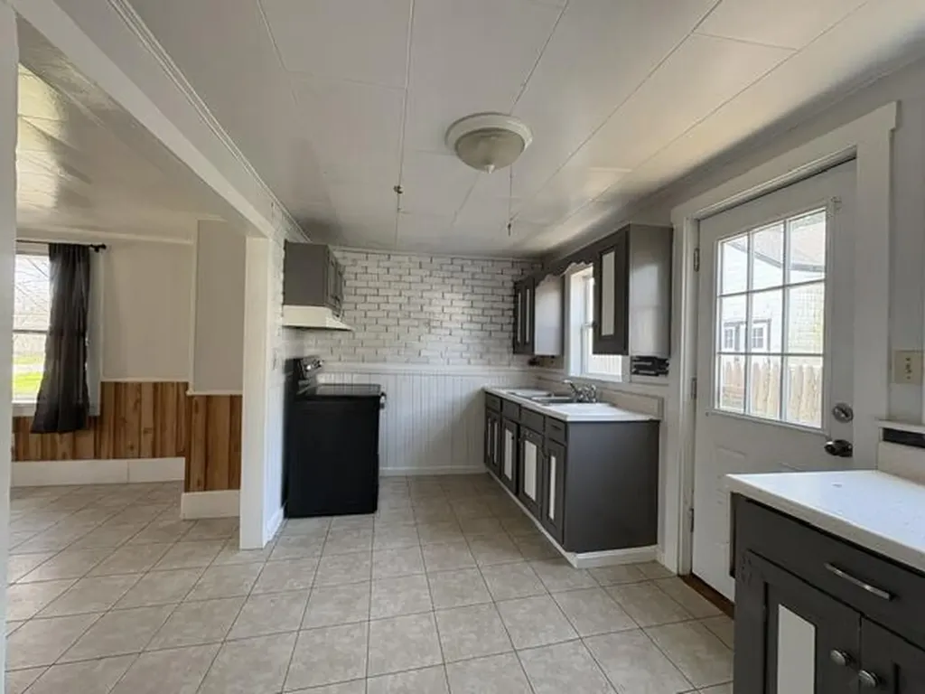 80 Pleasant Street Rockland ME 04841