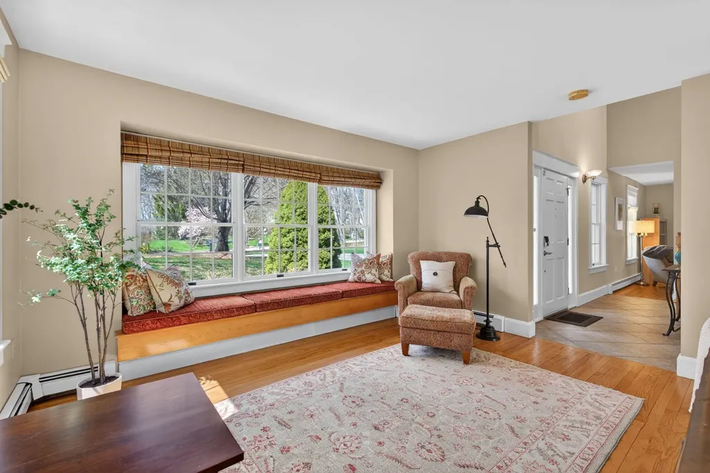 82 Hunts Point Road Cape Elizabeth ME 04107