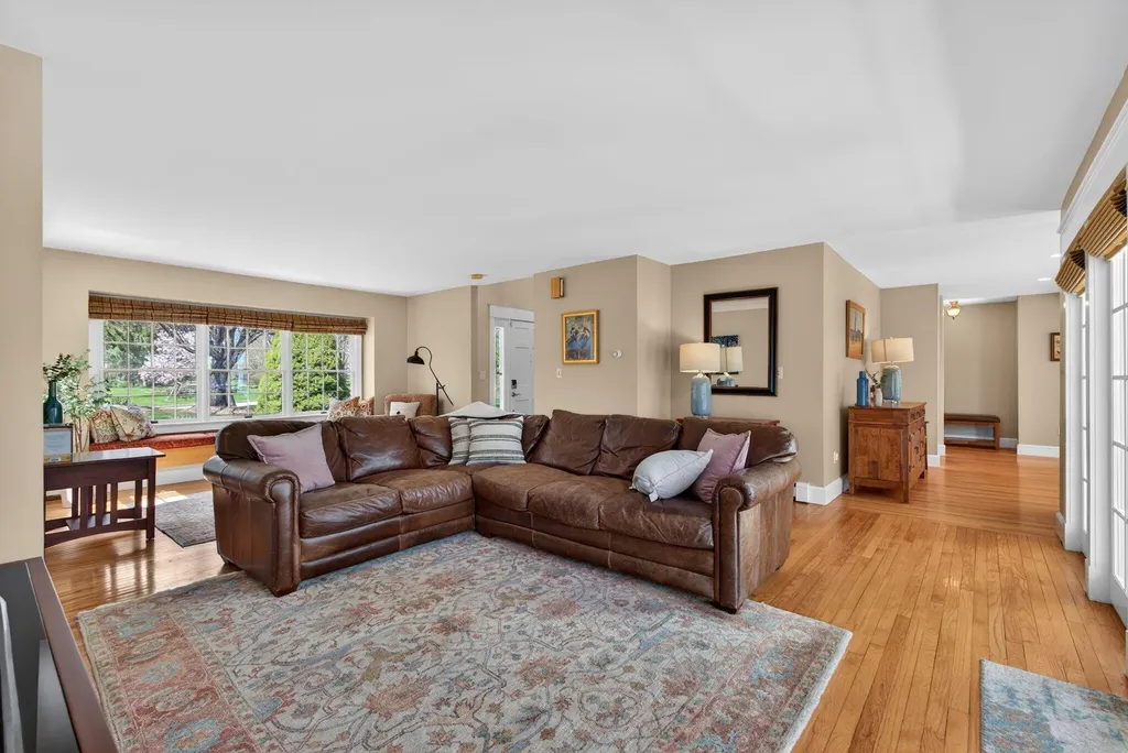 82 Hunts Point Road Cape Elizabeth ME 04107