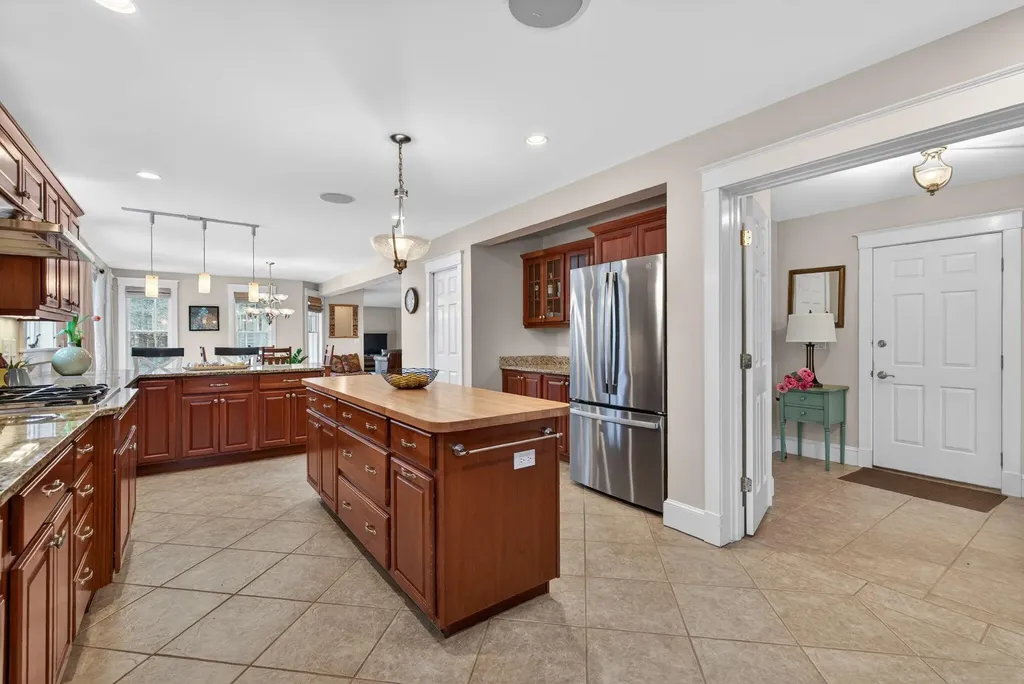 82 Hunts Point Road Cape Elizabeth ME 04107