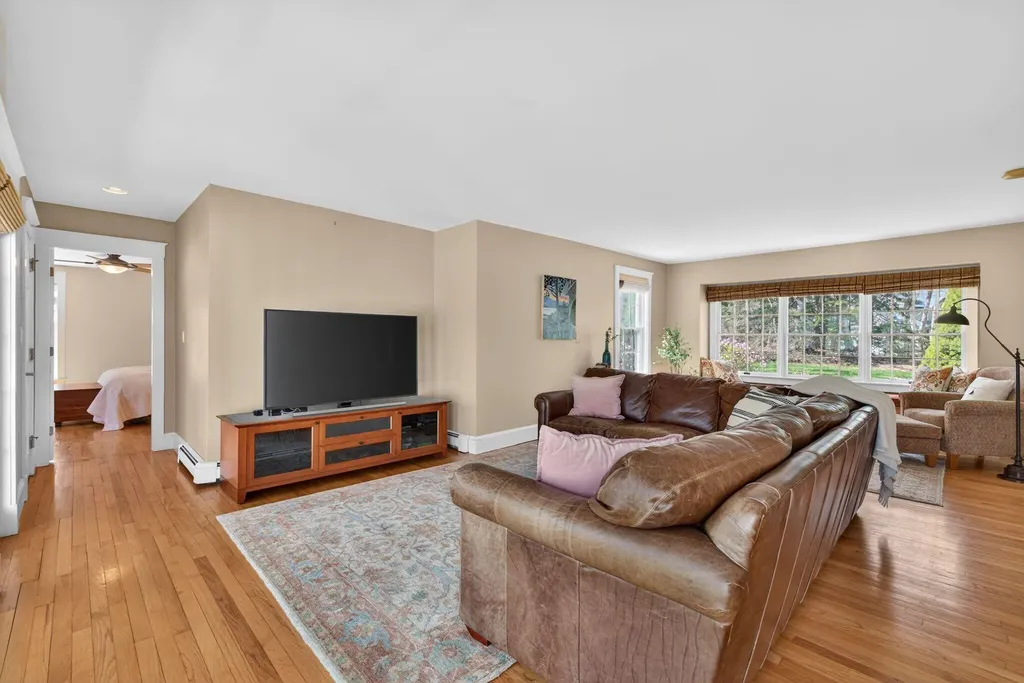 82 Hunts Point Road Cape Elizabeth ME 04107