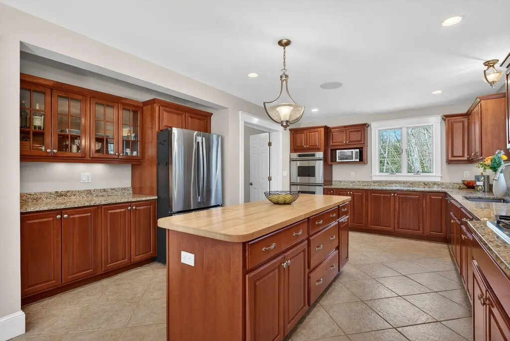82 Hunts Point Road Cape Elizabeth ME 04107