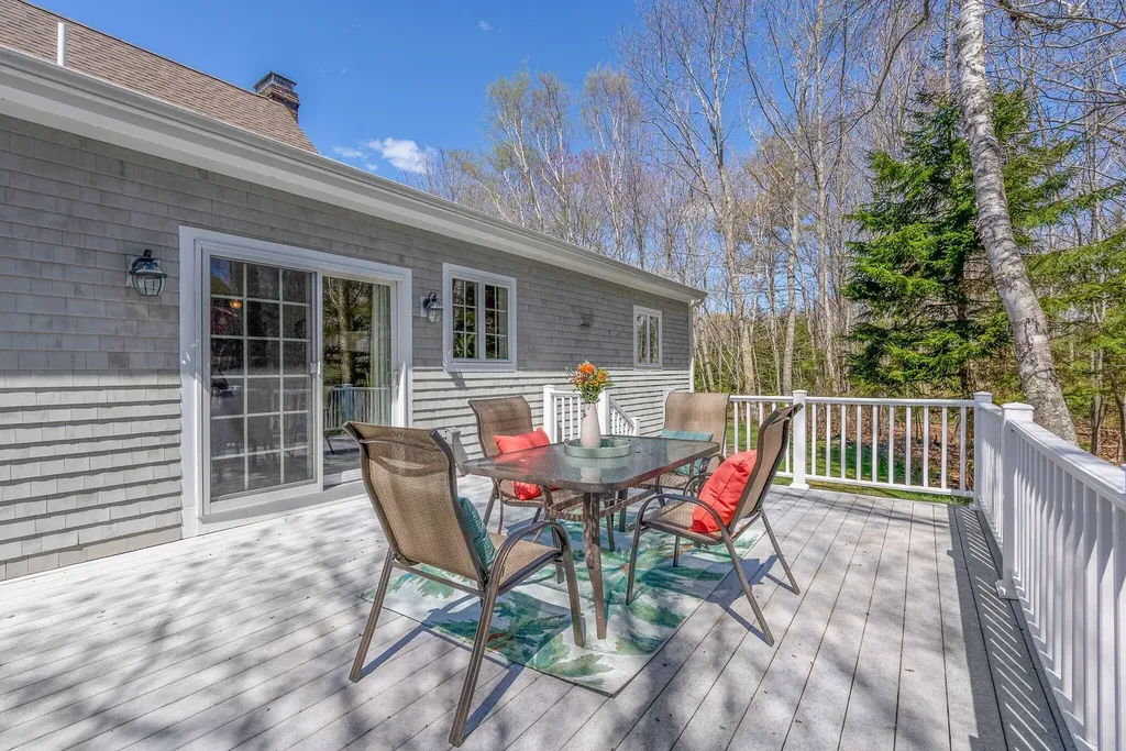 82 Hunts Point Road Cape Elizabeth ME 04107