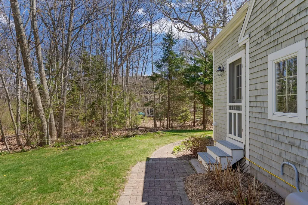 82 Hunts Point Road Cape Elizabeth ME 04107