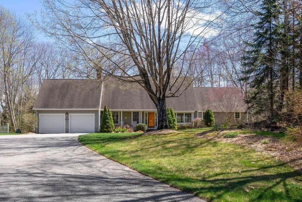 82 Hunts Point Road Cape Elizabeth ME 04107