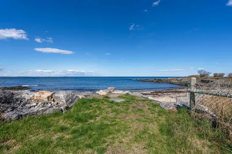 82 Hunts Point Road Cape Elizabeth ME 04107