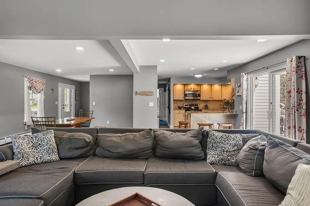 18 Garrison Oaks Drive Kennebunk ME 04043