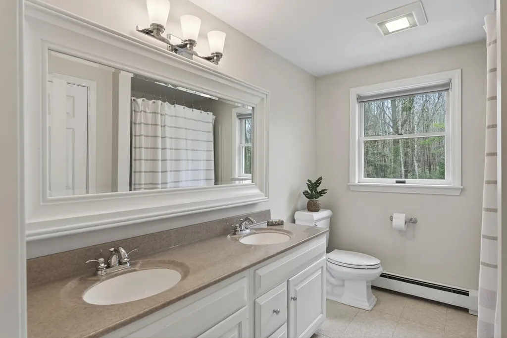 32 Acorn Circle Yarmouth ME 04096