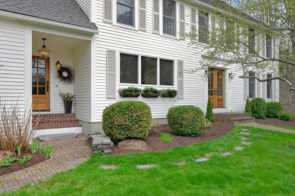 32 Acorn Circle Yarmouth ME 04096