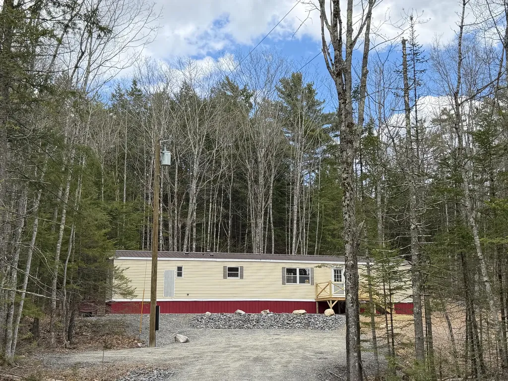 896 Middle Road Dresden ME 04342