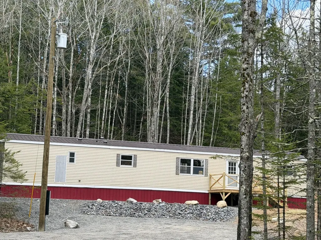 896 Middle Road Dresden ME 04342