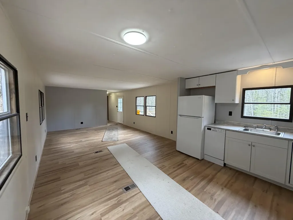 896 Middle Road Dresden ME 04342