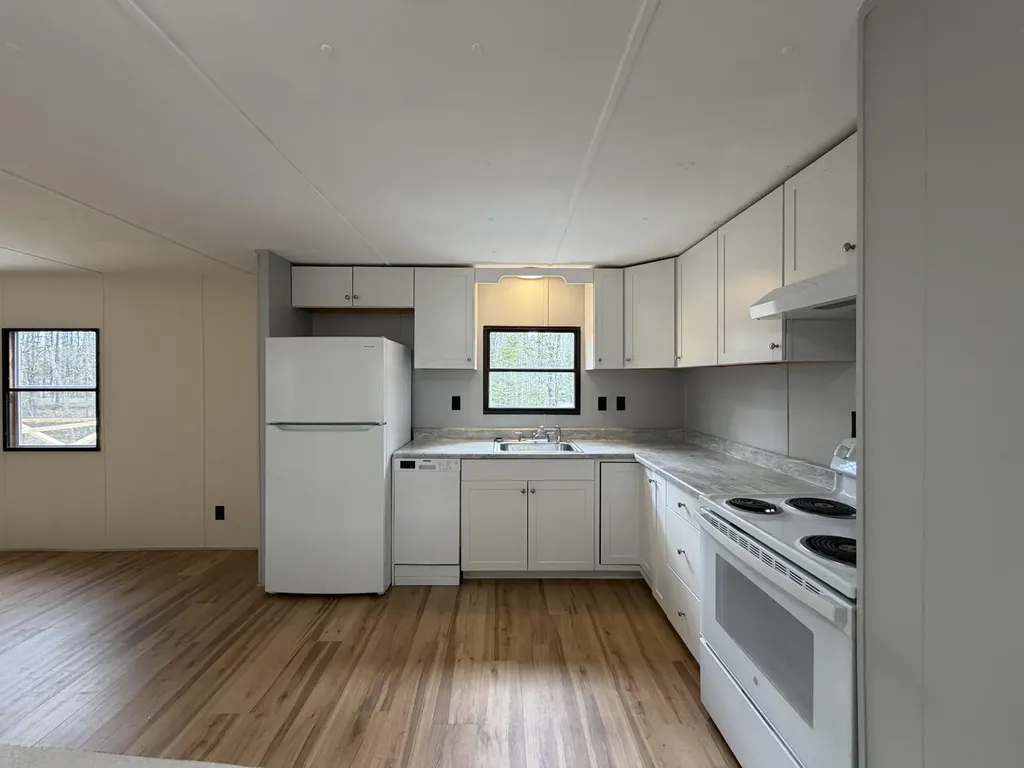 896 Middle Road Dresden ME 04342