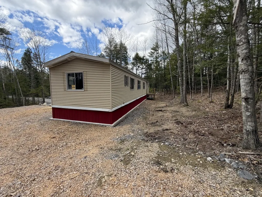 896 Middle Road Dresden ME 04342