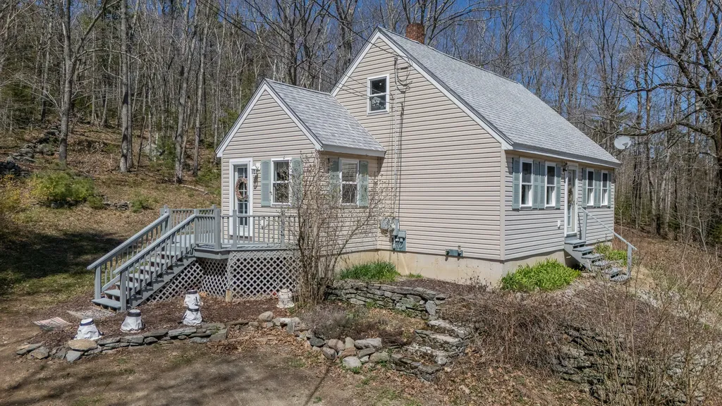 232 Mckay Road Edgecomb ME 04556