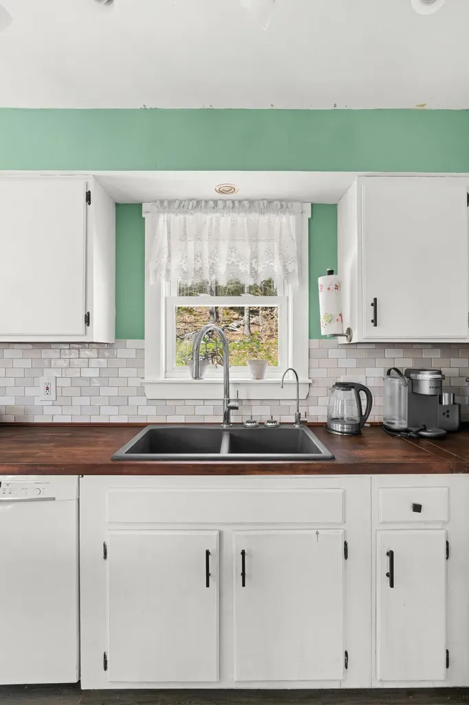232 Mckay Road Edgecomb ME 04556