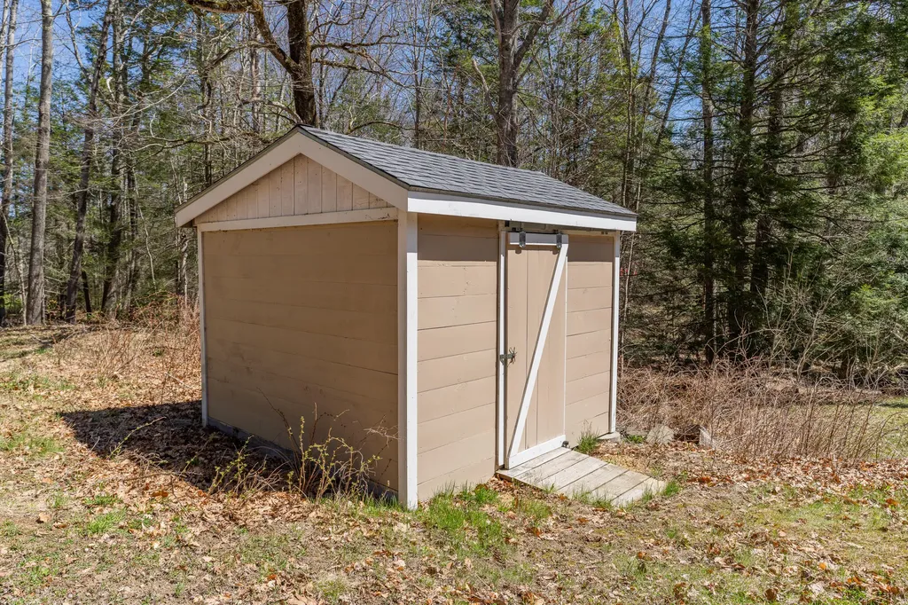 232 Mckay Road Edgecomb ME 04556