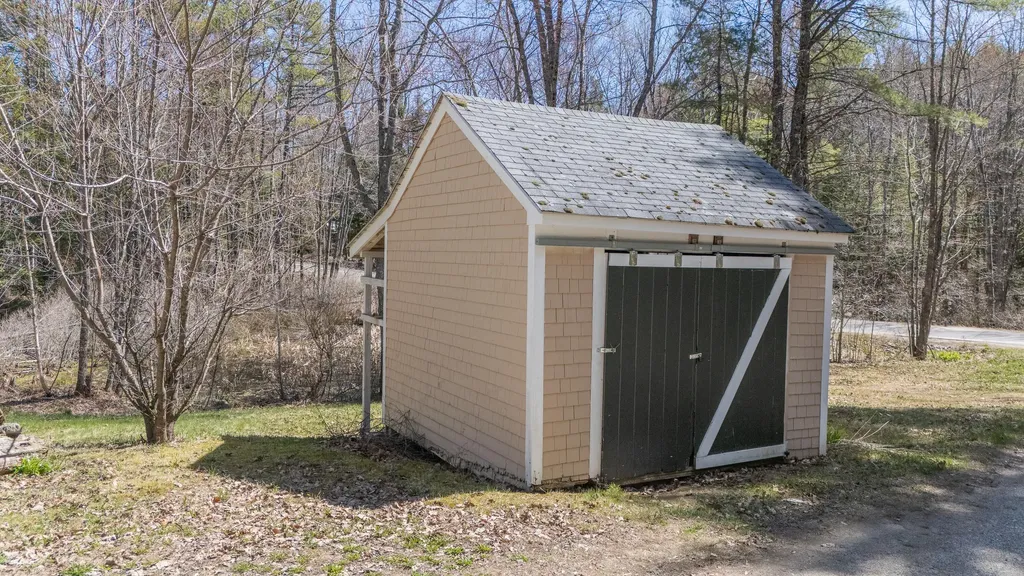 232 Mckay Road Edgecomb ME 04556