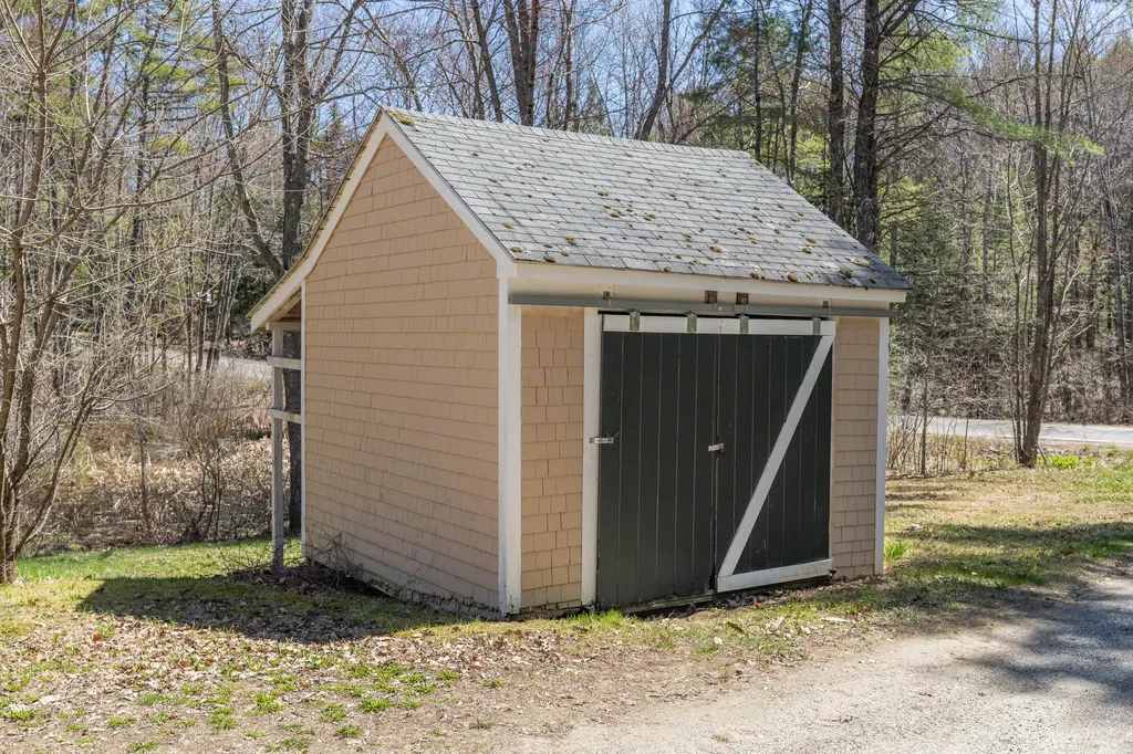 232 Mckay Road Edgecomb ME 04556