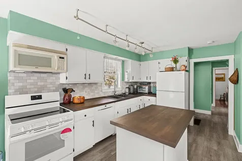 232 Mckay Road Edgecomb ME 04556