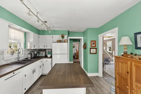 232 Mckay Road Edgecomb ME 04556