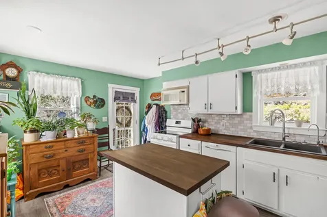 232 Mckay Road Edgecomb ME 04556