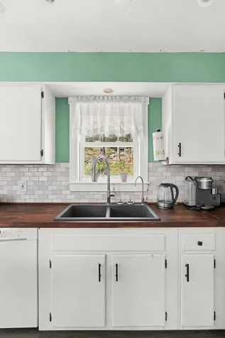 232 Mckay Road Edgecomb ME 04556