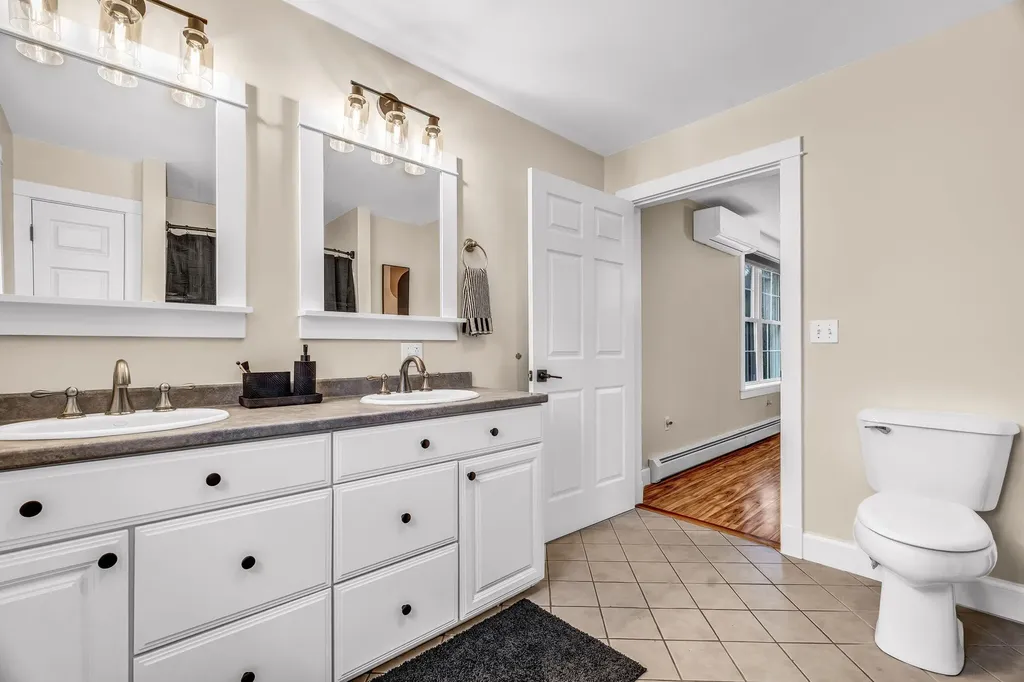 21 Glazier Lane Levant ME 04456