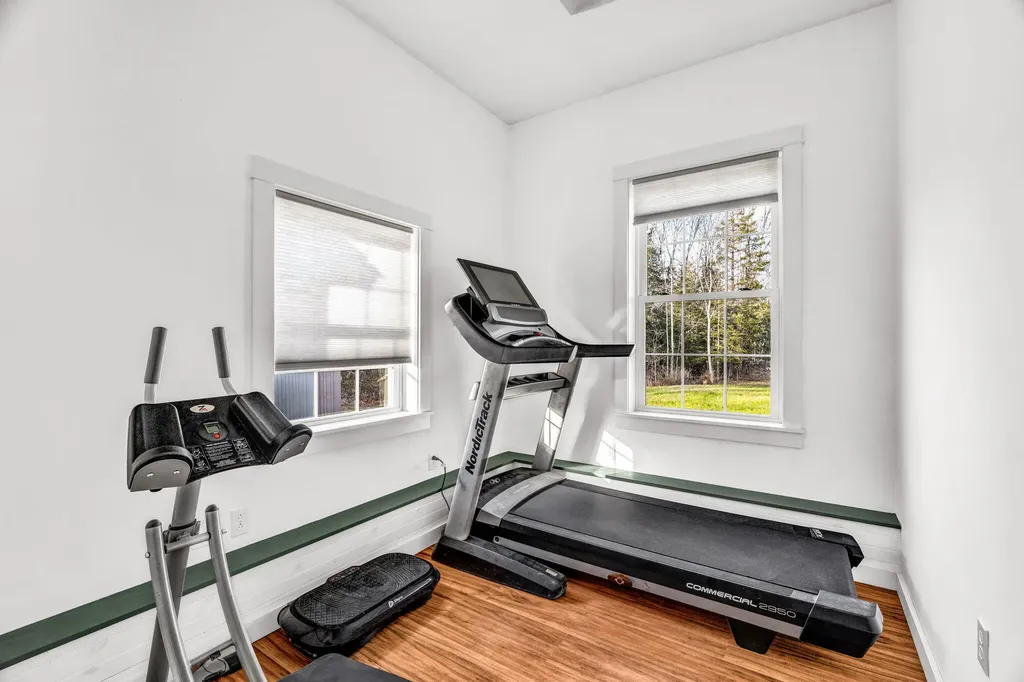 21 Glazier Lane Levant ME 04456