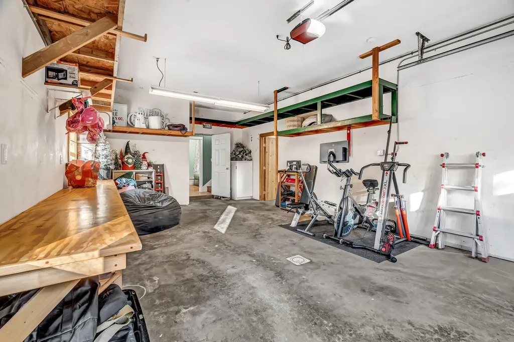 21 Glazier Lane Levant ME 04456