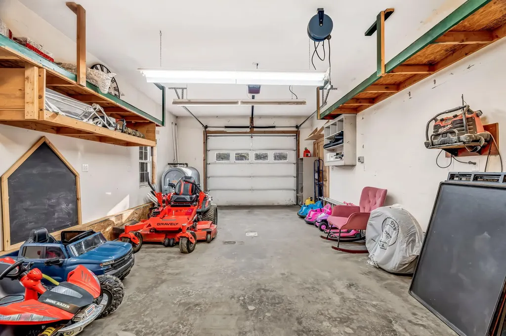 21 Glazier Lane Levant ME 04456