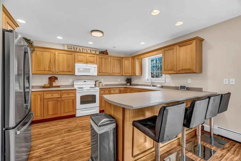 21 Glazier Lane Levant ME 04456