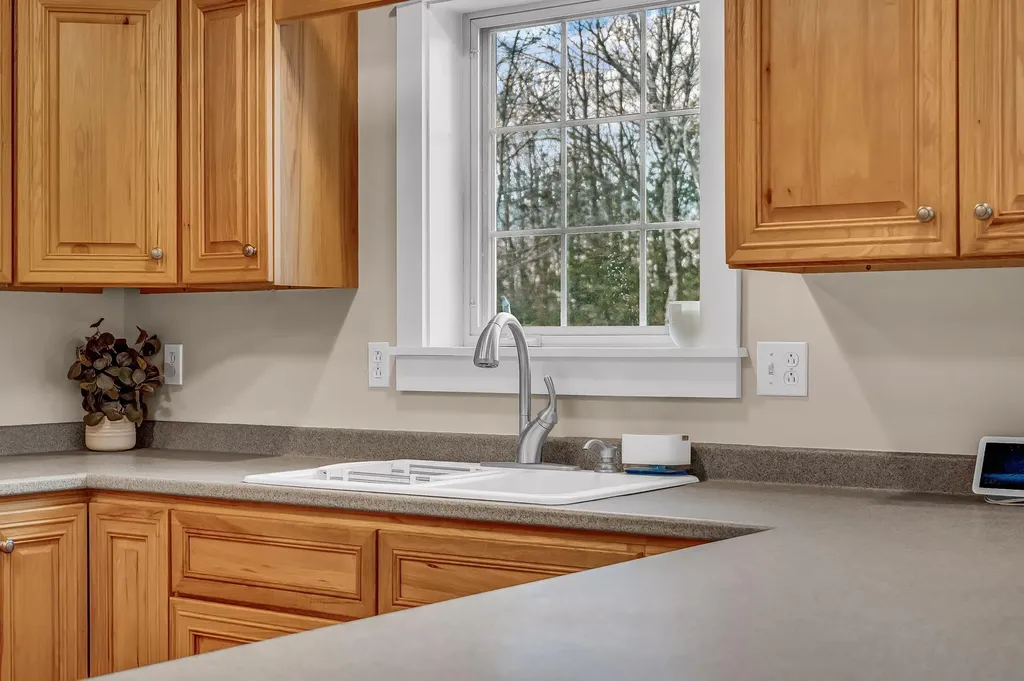 21 Glazier Lane Levant ME 04456