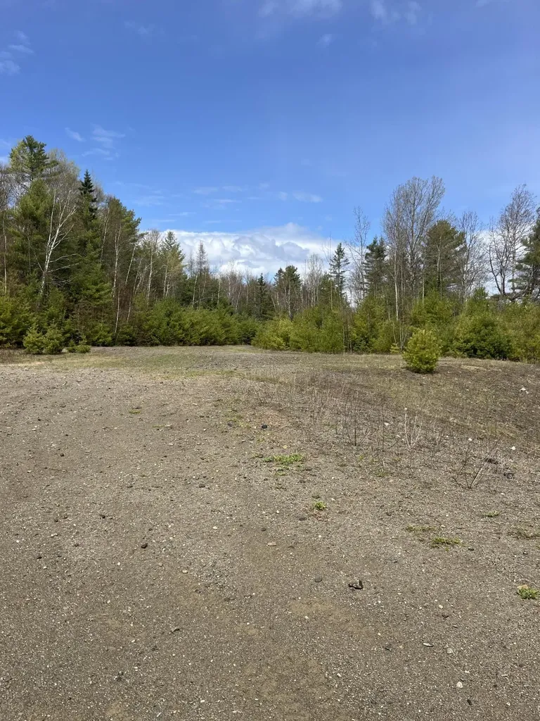 M3L2,5 Us Route 1 Highway Danforth ME 04424