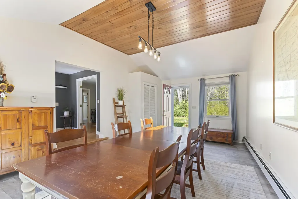 17 Glenndale Circle Scarborough ME 04074