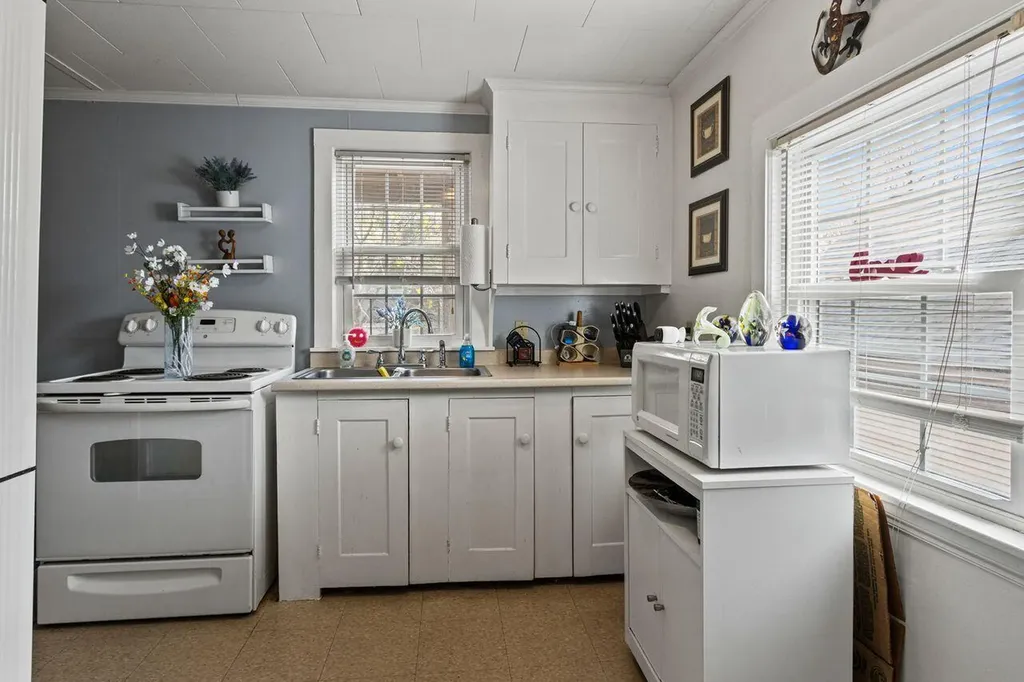 438-440 St. John Street Portland ME 04102